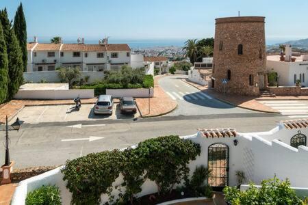 Hermosa casa con terraza e increíbles vistas al mar y la montaña Nerja Exterior foto