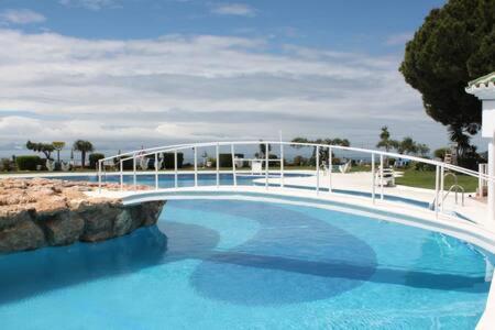 Hermosa casa con terraza e increíbles vistas al mar y la montaña Nerja Exterior foto